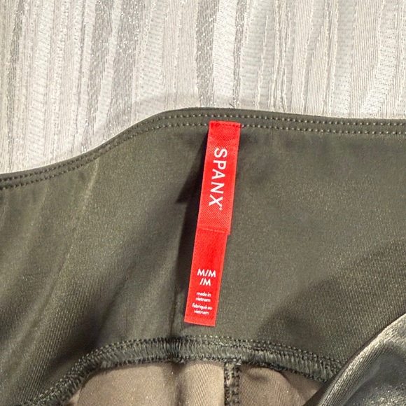 SPANX Dark Palm Velvet Leggings NWT - Picture 3 of 6